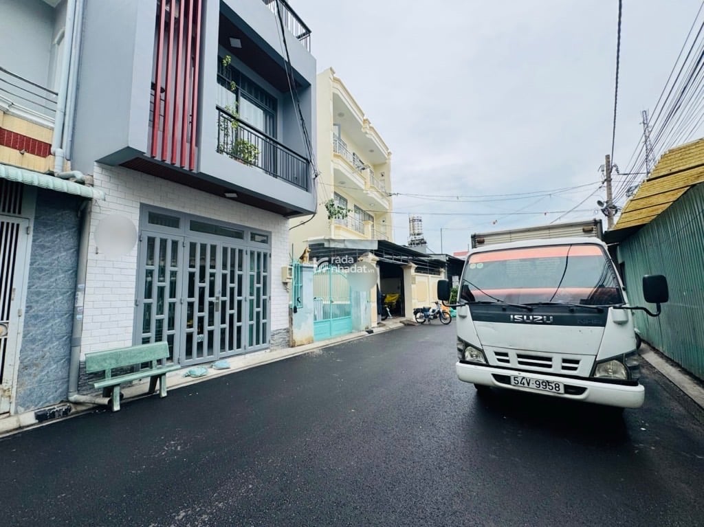 TÂN PHÚ - HẺM KINH DOANH 2 XE TẢI TRÁNH - 70M2 (4x17.5) - A4 - 3 TẦNG MỚI - 4 PN, 4 WC - TẶNG NỘI T