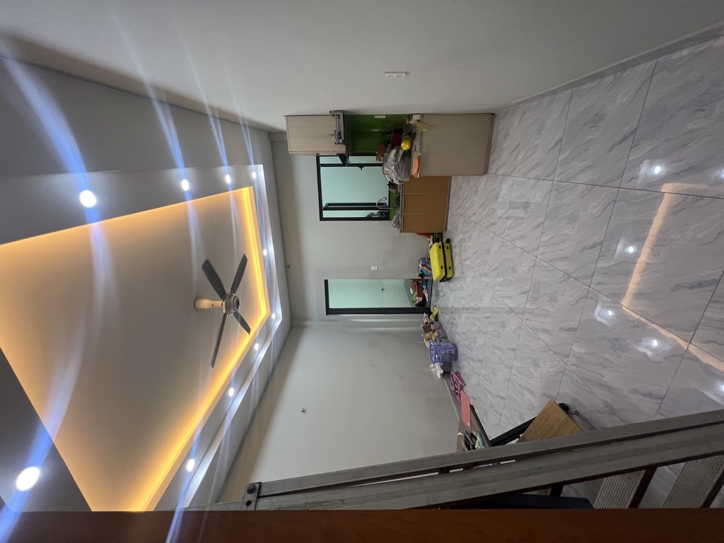 Nhà xây kiên cố để ở - Sân thượng đúc chờ lên thêm tầng dư sức - nội thất sang trọng.