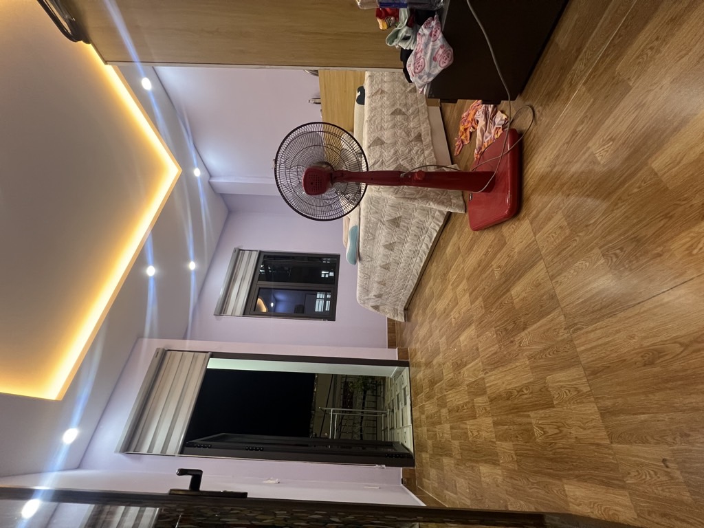 Nhà xây kiên cố để ở - Sân thượng đúc chờ lên thêm tầng dư sức - nội thất sang trọng.