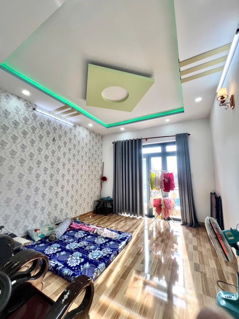 - Đường nhựa 8m, khu cao tầng dân trí cao, gần trường tiểu học Phù Đổng, chợ Gò Xoài