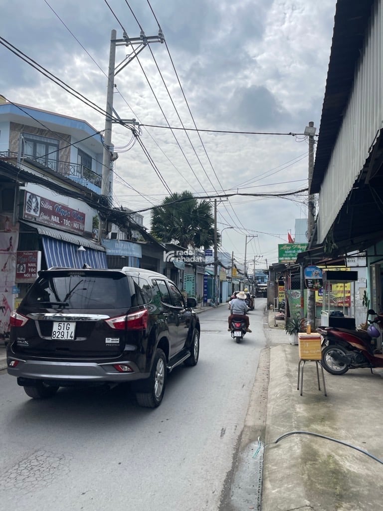 Bán nhà 3 tầng 200 M2 gần tân kỳ tân quý bình hưng hoà B