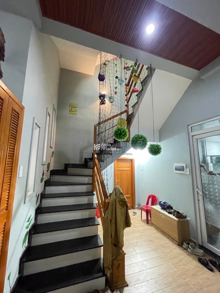 Bán nhà 3 tầng 200 M2 gần tân kỳ tân quý bình hưng hoà B