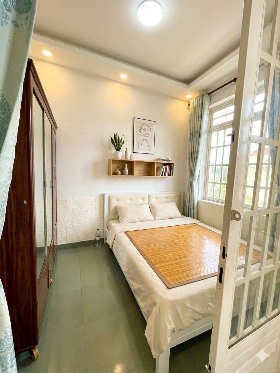 NHÀ 2 TẦNG NGANG 5.7M HIẾM - 2PN - 1 CĂN RA MẶT TIỀN - SỔ HỒNG RIÊNG - CHỈ 3.25 TỶ