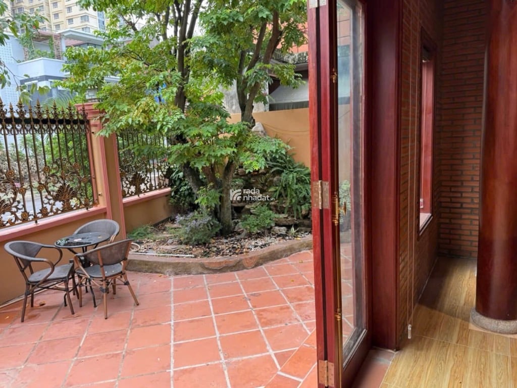 LÔ GÓC VỚI  THIẾT KẾ  SANG SỊN MỊN -  QUÁN CFE GỖ HIỆN ĐẠI  ẤN TƯỢNG NỔI BẬT - VỊ TRÍ ĐẸP