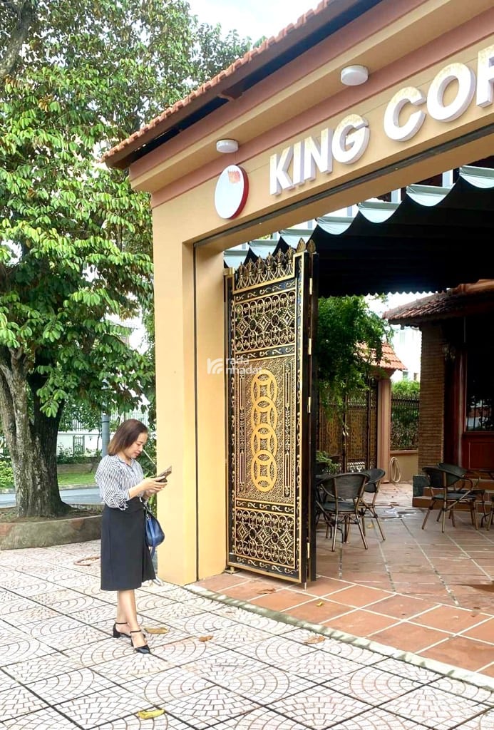 LÔ GÓC VỚI  THIẾT KẾ  SANG SỊN MỊN -  QUÁN CFE GỖ HIỆN ĐẠI  ẤN TƯỢNG NỔI BẬT - VỊ TRÍ ĐẸP