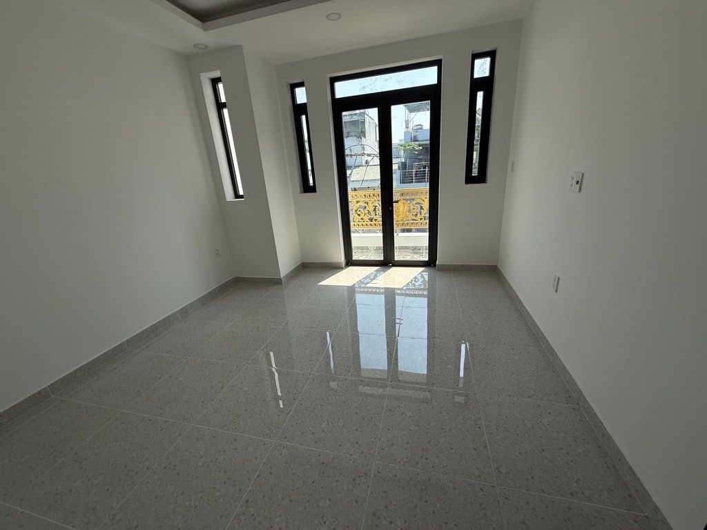 SIÊU PHẨM - 4 TẦNG - MỚI KENG - GIÁP KHU TÊN LỬA - Ô TÔ VÀO NHÀ 