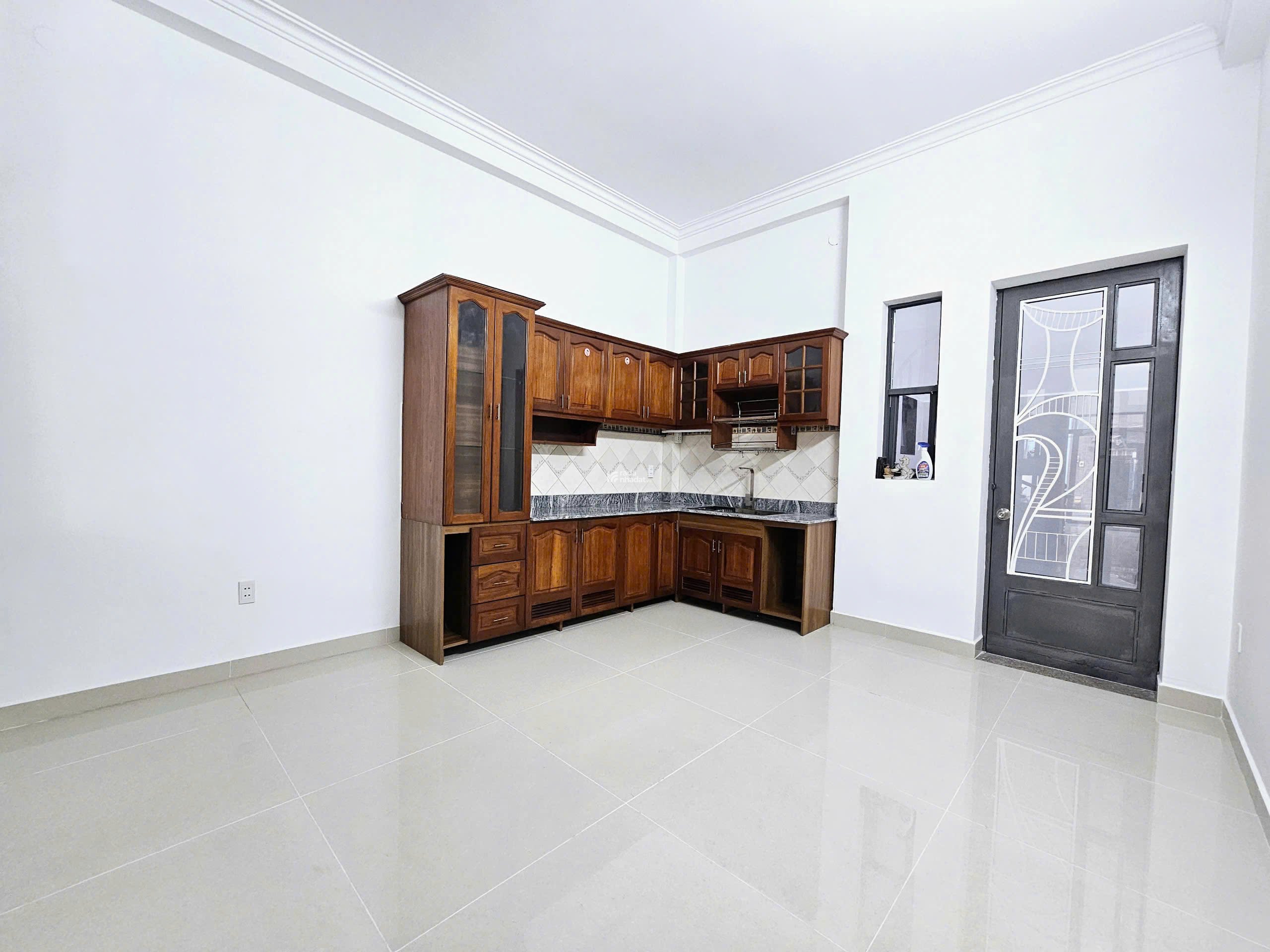 BÁN NHÀ ĐƯỜNG TÂN THỚI NHẤT 1, 4x24m, 3 TẦNG, CÓ SÂN ĐỂ XE HƠI