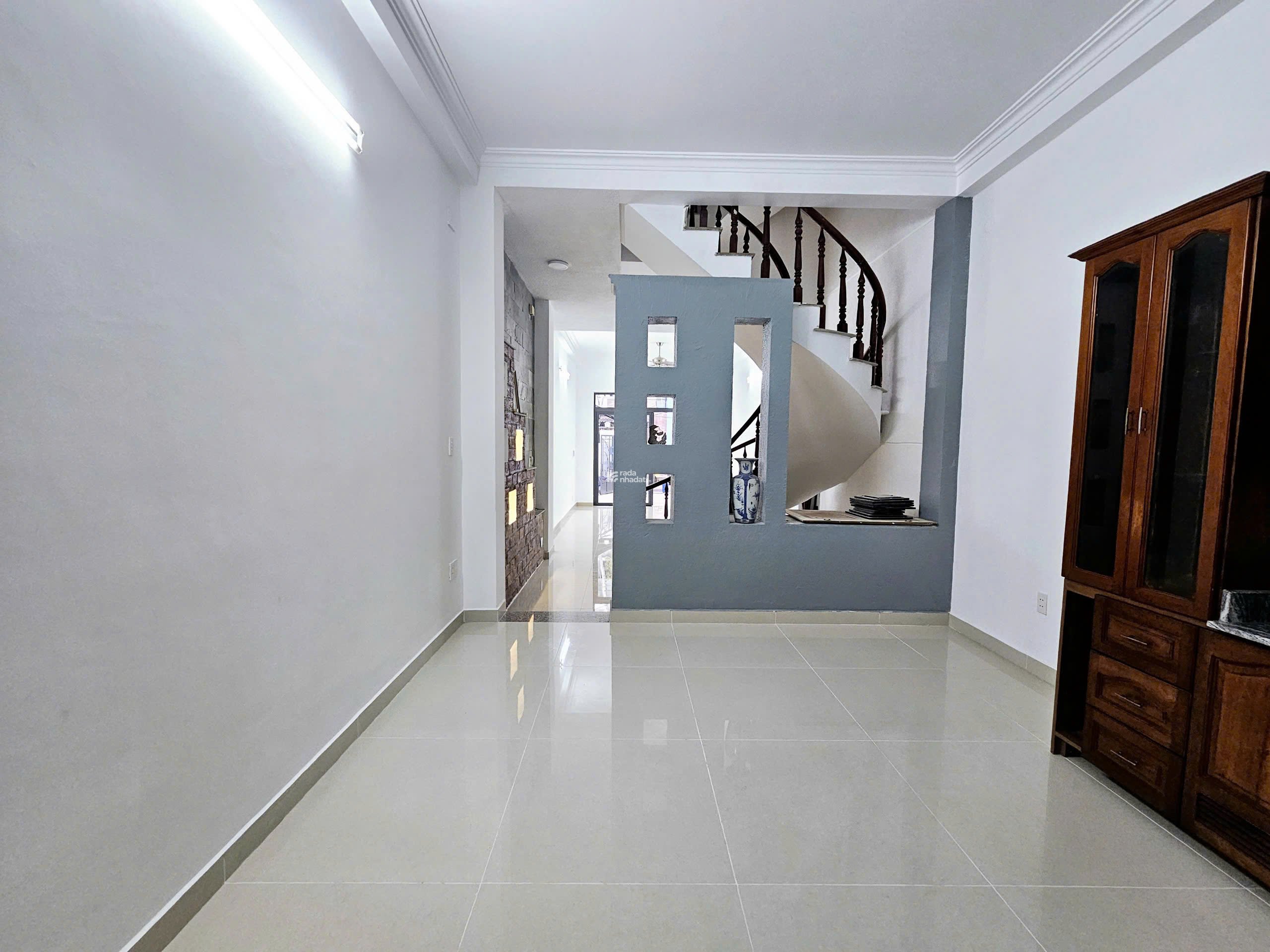 BÁN NHÀ ĐƯỜNG TÂN THỚI NHẤT 1, 4x24m, 3 TẦNG, CÓ SÂN ĐỂ XE HƠI