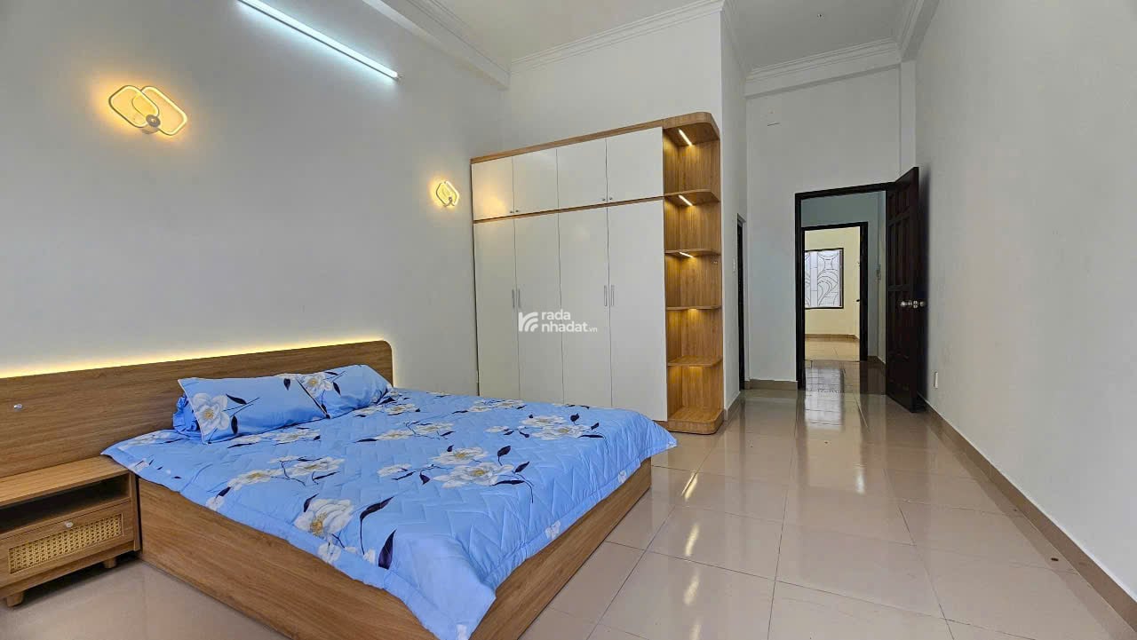 BÁN NHÀ ĐƯỜNG TÂN THỚI NHẤT 1, 4x24m, 3 TẦNG, CÓ SÂN ĐỂ XE HƠI