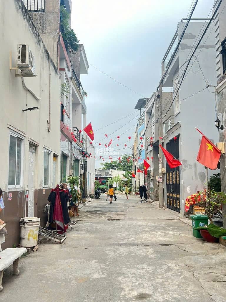 NHÀ ĐẸP HXH 3 TẦNG CHỈ 4.XTỶ TỶ Đ. VÕ VĂN HÁT, LONG TRƯỜNG, GẦN KHU CÔNG NGHỆ CAO, VINHOME Q9 