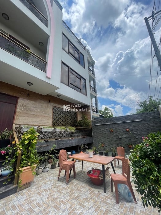 NHÀ ĐẸP LỘNG LẪY MẶT TIỀN KINH DOANH, 5 TẦNG, GẦN PHẠM VĂN ĐỒNG 18X25 CHỈ 39 TỶ.