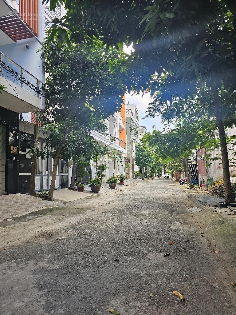 92.5m2 - Giá 13.6 tỷ - 4PN - Nhà phố khu Đức Khải đường D1, Q7
