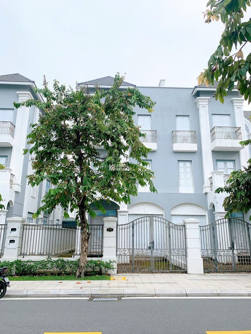 BIỆT THỰ SONG LẬP DIỆN TÍCH 227m2, VỊ TRÍ ĐẸP GẦN CÔNG VIÊN & KHU THƯƠNG MẠI