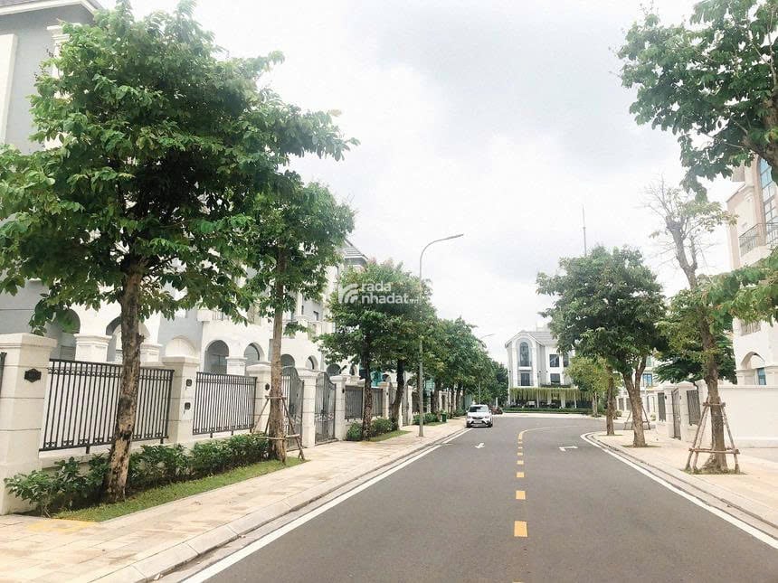 BIỆT THỰ SONG LẬP DIỆN TÍCH 227m2, VỊ TRÍ ĐẸP GẦN CÔNG VIÊN & KHU THƯƠNG MẠI
