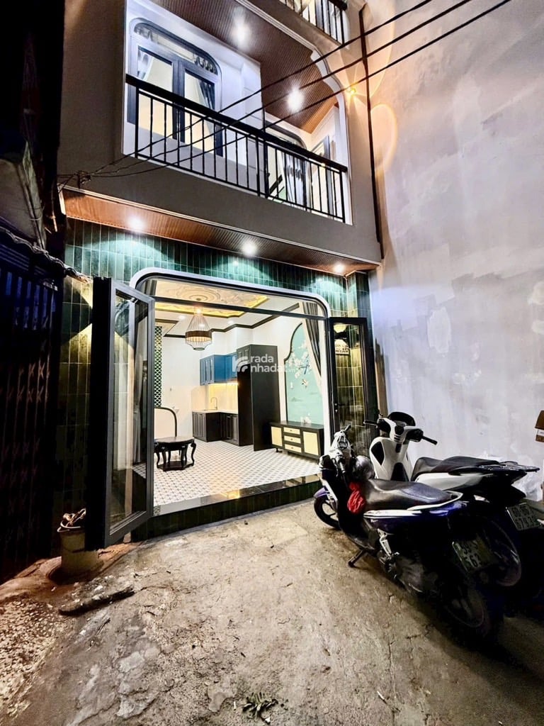 NHÀ GIÁ RẺ THÍCH QUẢNG ĐỨC, PHÚ NHUẬN, 4 TẦNG TIỆN MỚI Ở NGAY. GIẢM 200TR CHỈ CÒN 5T 