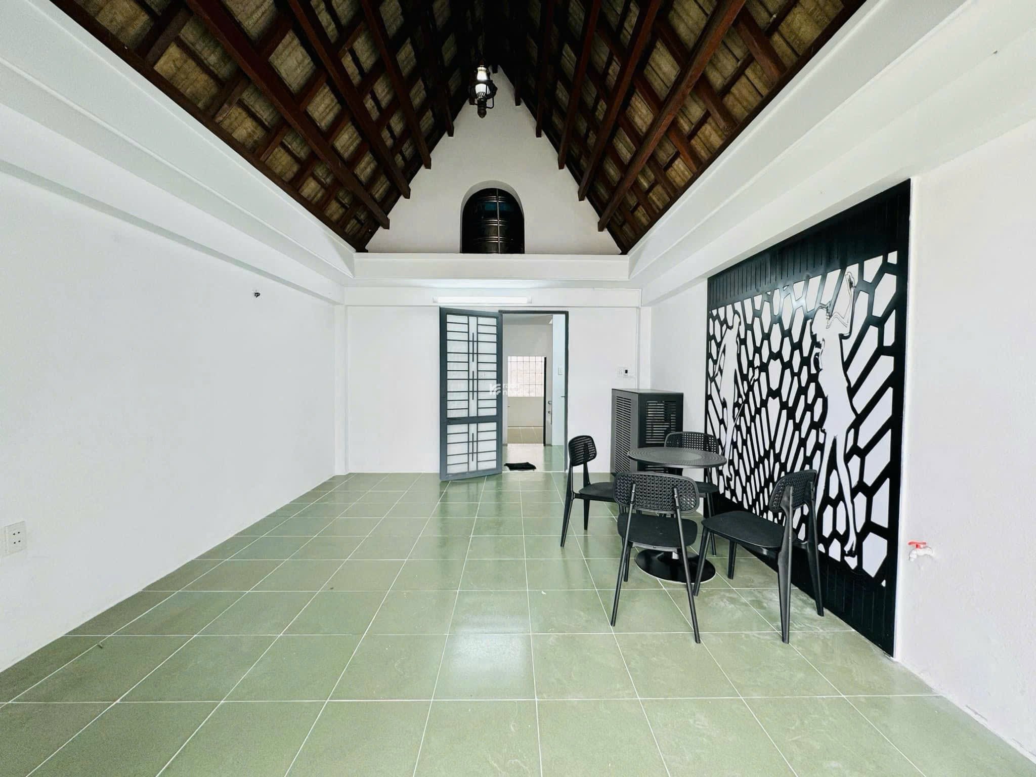 BÁN GẤP NHÀ 2 lầu 1 sân thượng 53,76m2 Đường Võ Văn Tần P5 Quận 3 HCM