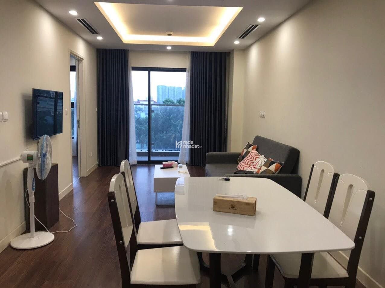 Tôi cần bán căn 3 phòng ngủ tòa Starcity 23 Lê Văn Lương, DT 96m2, ban công Đông Nam