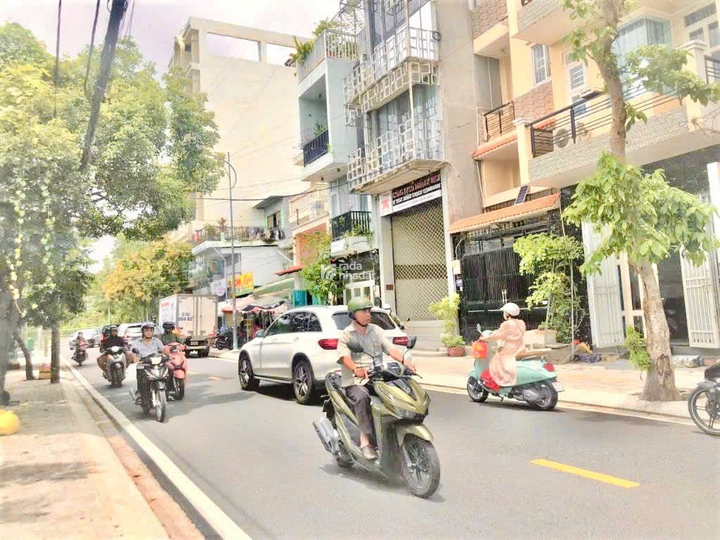 Bán nhà đường số 9 khu chợ Tân Mỹ,Quận 7,dt 8,4x19m,cấp 4