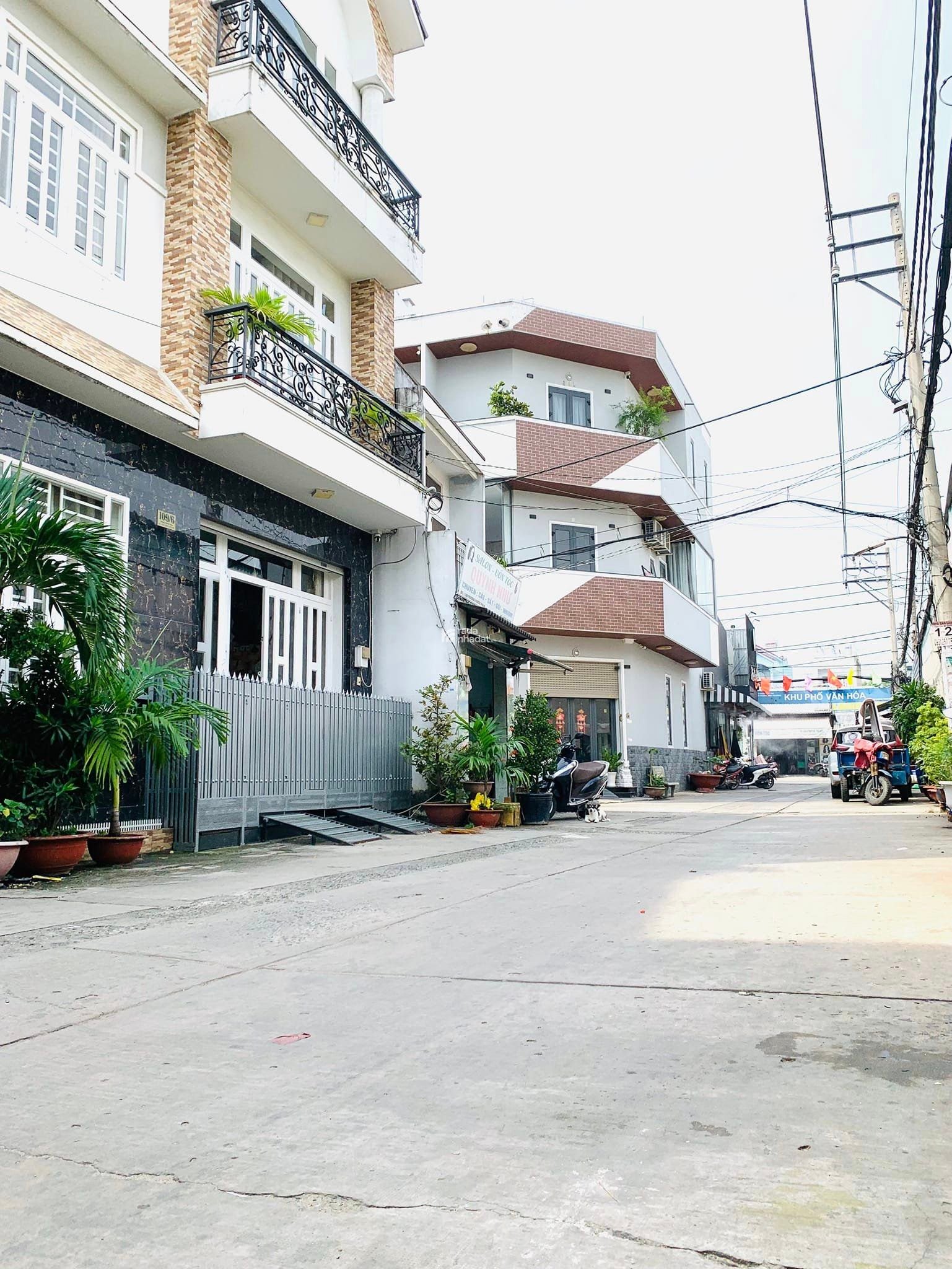 Bán Nhà Đường Trương Phước Phan,BTĐ,Bình Tân (4 x 20 x 4 Tầng) 8 tỷ TL