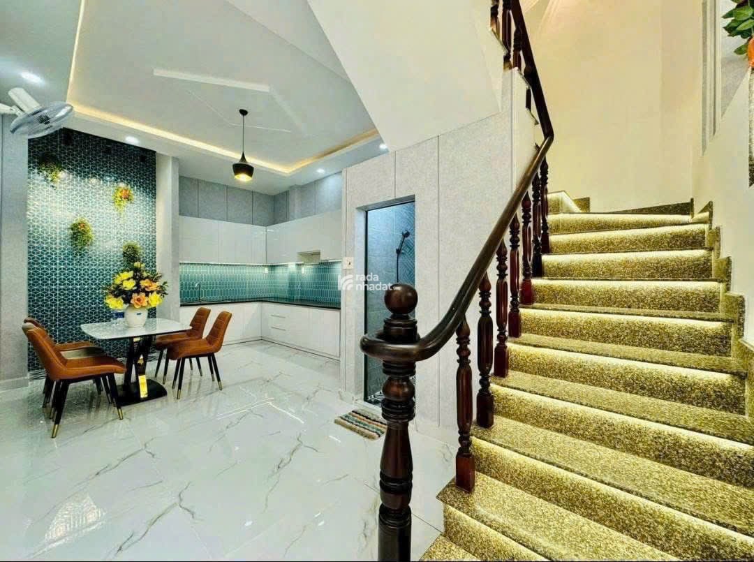 Kẹt tài chính bán tháo nhà 3 tỷ 390 triệu, DT 42m2 đường Lam Sơn, phường Tân Sơn Hoà, Quận Tân Bình