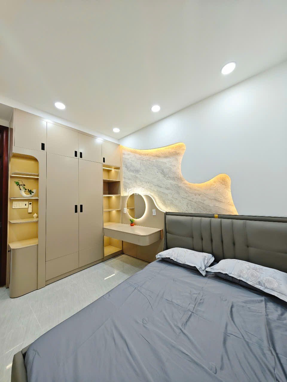 Siêu Phẩm căn góc 2 mặt tiền hẻm xe hơi Tôn Thất Tùng Q1 DT(4x20m) 4 tầng chỉ 25.5tỷ