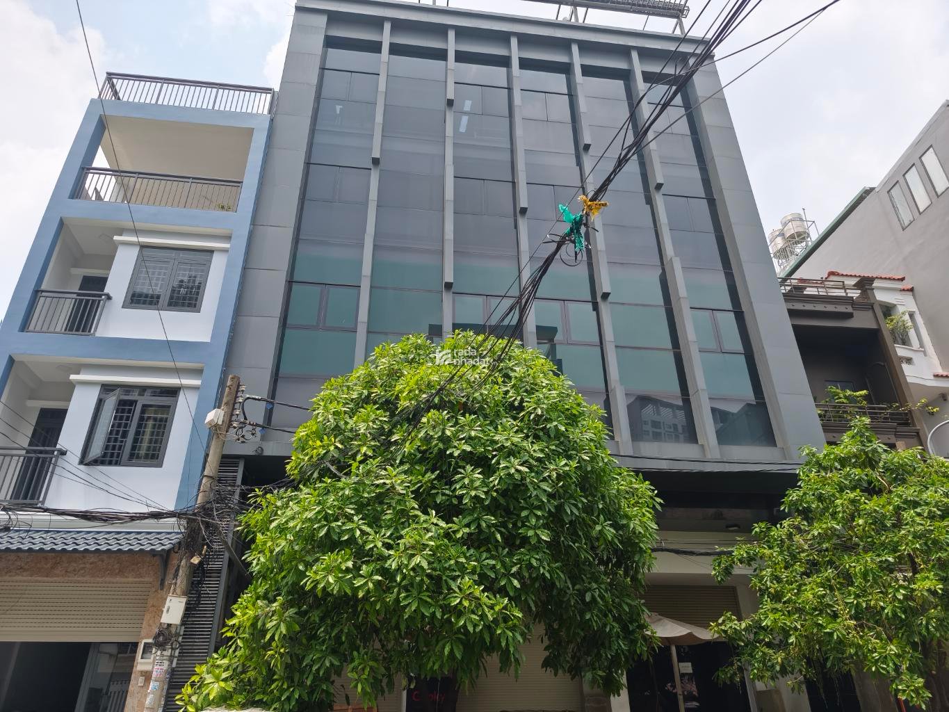 TÒA NHÀ NGUYỄN GIA TRÍ PHƯỜNG 25 BÌNH THẠNH DT: 12 * 20M CHỈ 100 TỶ
