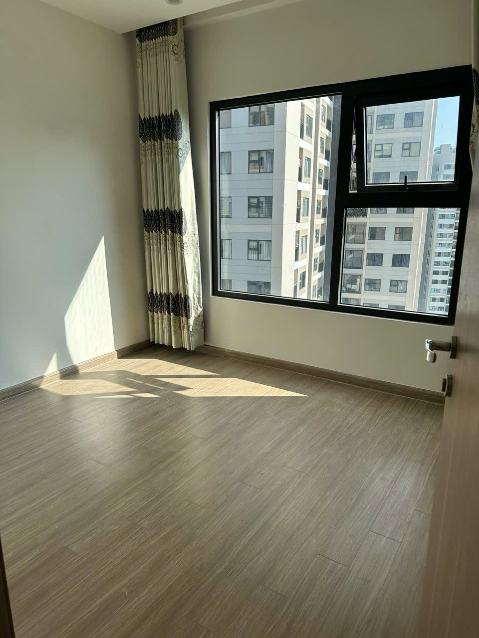 Bán nhanh căn góc 2PN DT 69m2 khu Origami  View Đông Bắc Chỉ 3,35 tỷ