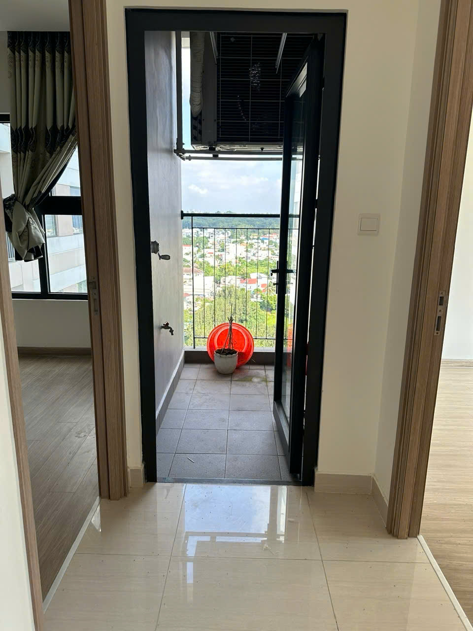 Bán nhanh căn góc 2PN DT 69m2 khu Origami  View Đông Bắc Chỉ 3,35 tỷ