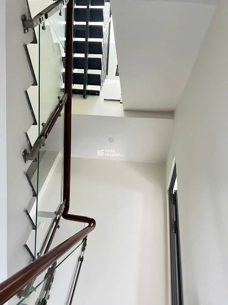 3 TẦNG LUNG LINH Ô TÔ NGỦ NHÀ LONG TRƯỜNG Q9 50M2 NGANG 4.5 CHỈ 4 TỶ 9