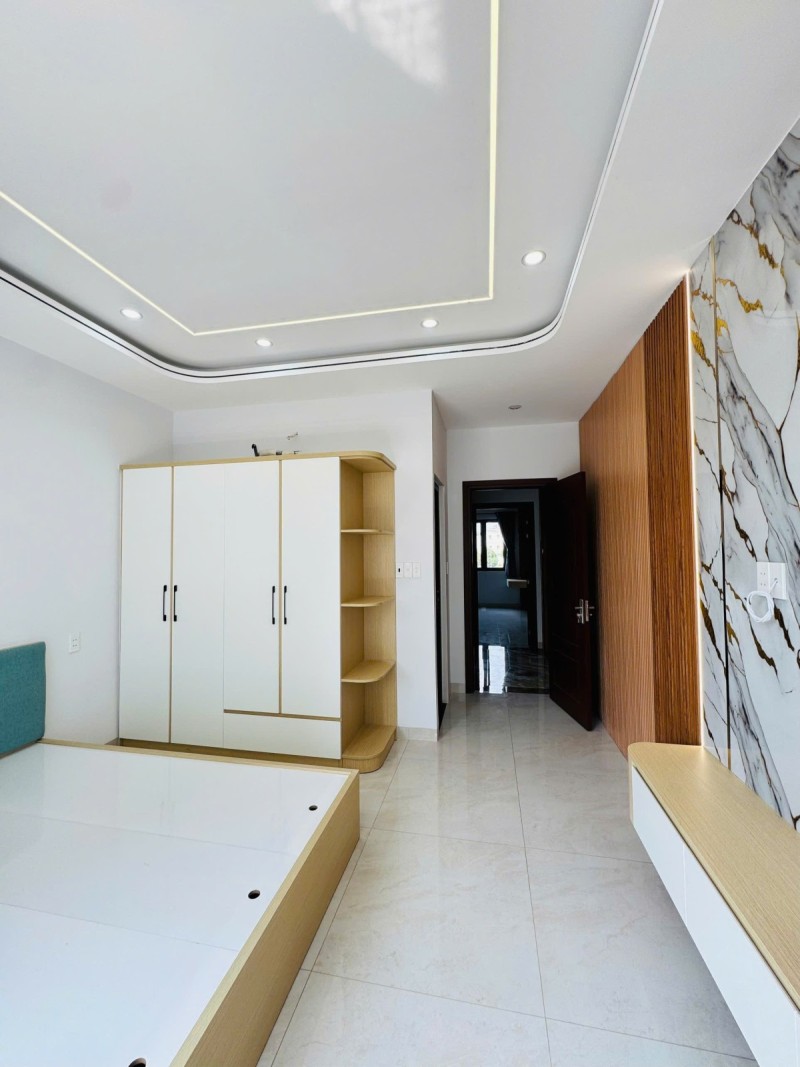 Nhà Đẹp 4 Tầng "Full Option" Ngay Chợ Lò Lu - Thủ Đức - Ô Tô Vào Nhà - Giá Chỉ 6.8 Tỷ
