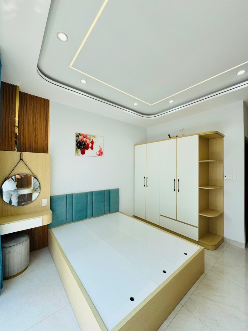 Nhà Đẹp 4 Tầng "Full Option" Ngay Chợ Lò Lu - Thủ Đức - Ô Tô Vào Nhà - Giá Chỉ 6.8 Tỷ
