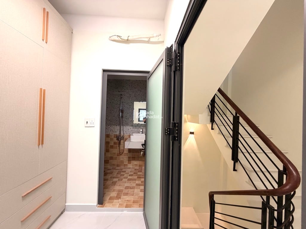 CHDV NGAY VINCOM PLAZA - HẺM XE HƠI NGUYỄN XÍ PHƯỜNG BÌNH THẠNH - 4 TẦNG 50M2 - DÒNG TIỀN 35TR/T