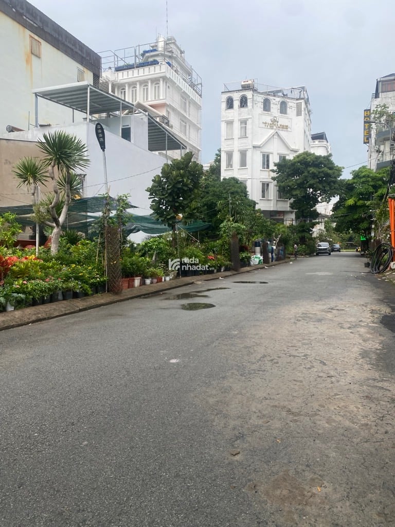 BÁN NHÀ 3 LẦU MÁI CHE THANG BTCT - XE HƠI NGỦ TRONG NHÀ ĐƯỜNG TÊN LỬA 