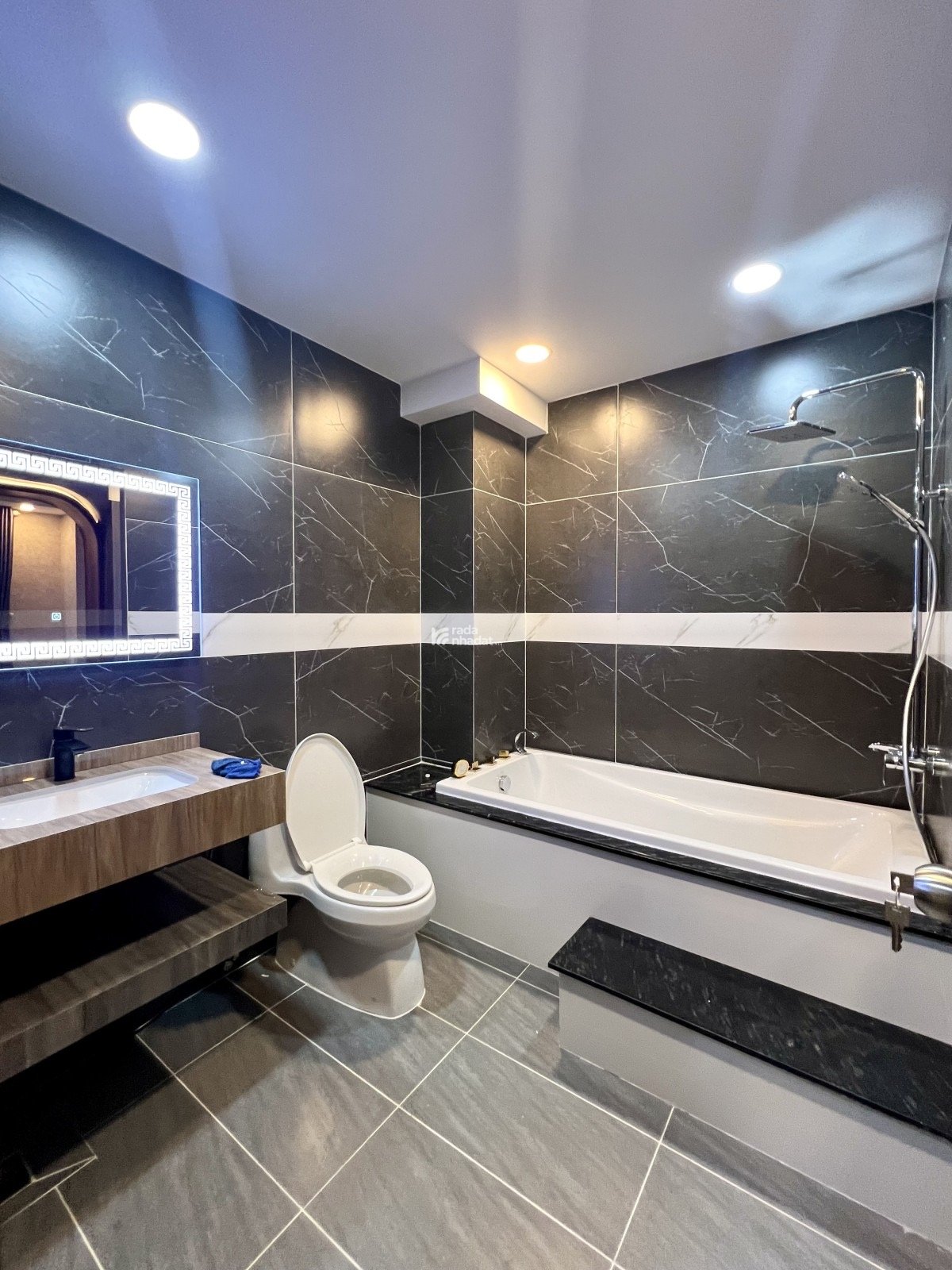 HẺM 6M CÁCH TẶNG NỘI THẤT CƠ BẢN DT: 4X16 - 64M2  KC: Trệt lững 2 lầu - 4pn 4wc - phòng thờ - st