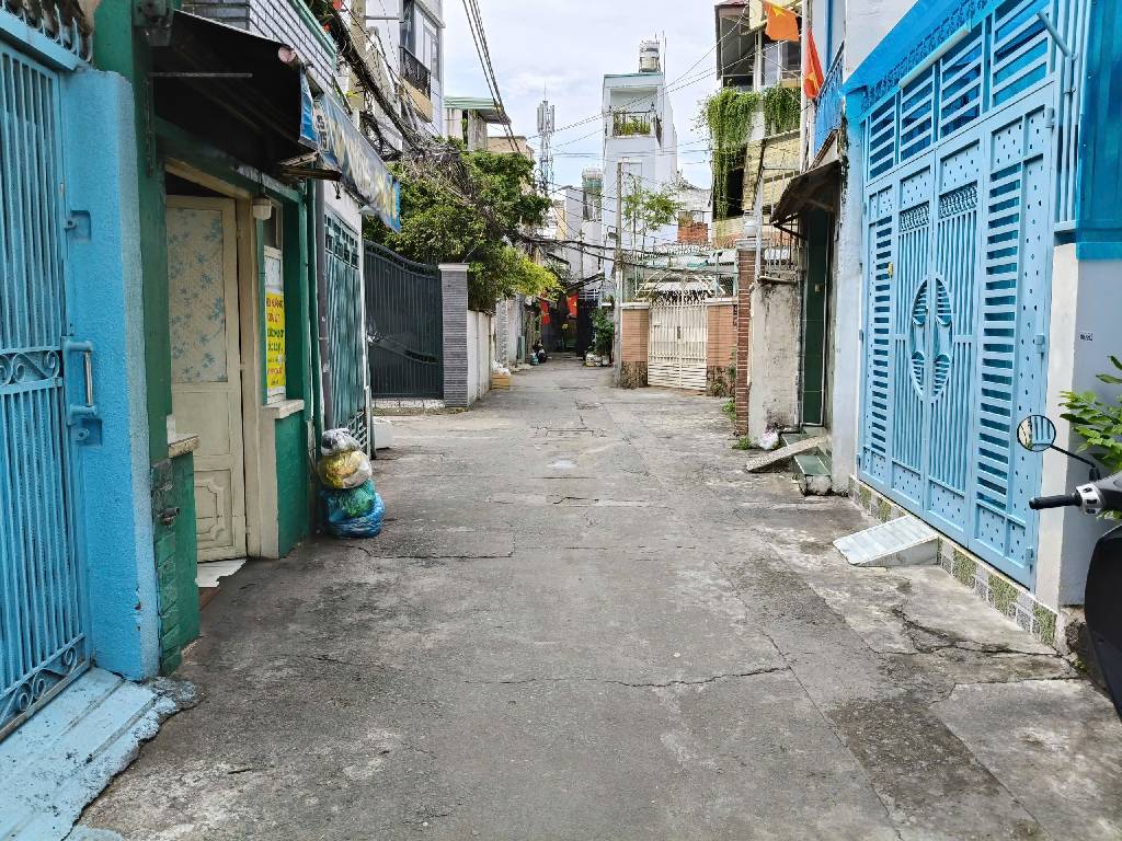  GẦN CHỢ BÀ CHIỂU - HXH THẲNG TRỤC - 2 MẶT HẺM - NGANG GẦN 5M - NHỈNH 10 TỶ 