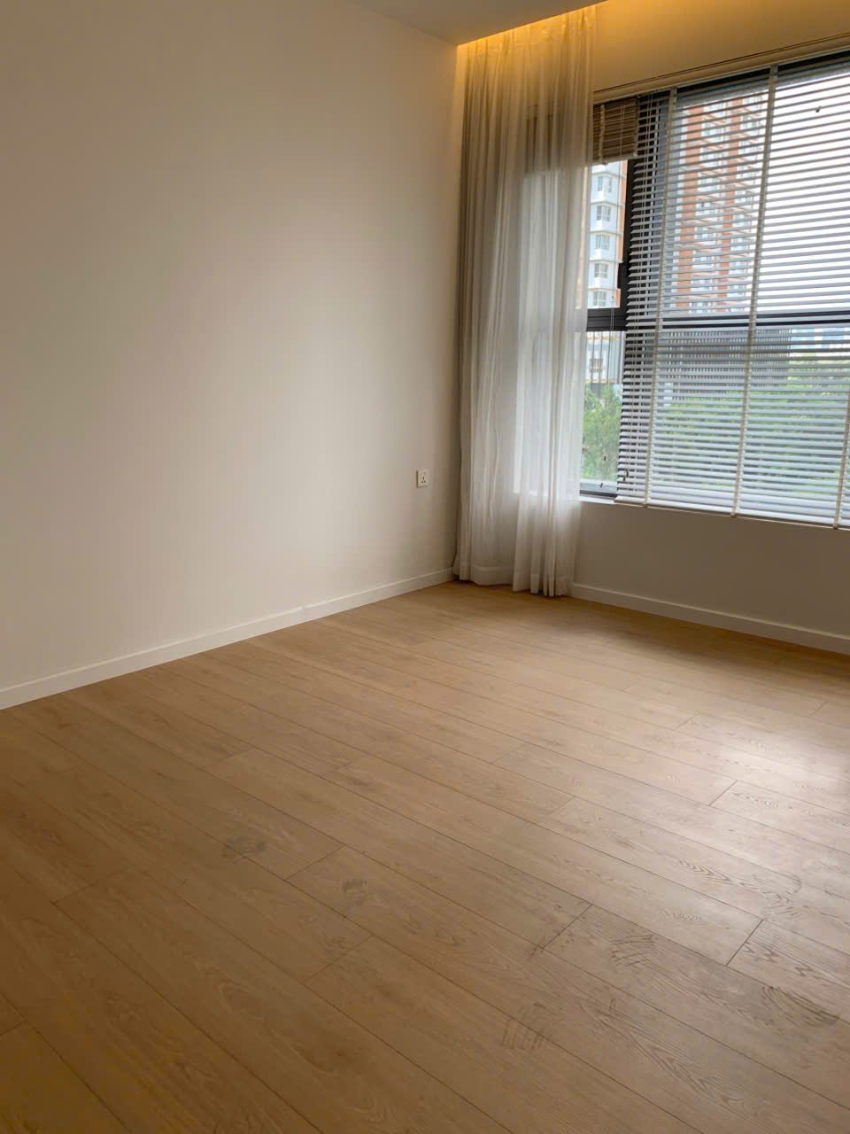 80m2 - Giá 5.8 tỷ - 2PN2WC nội thất cơ bản Celesta Rise Nguyễn Hữu Thọ