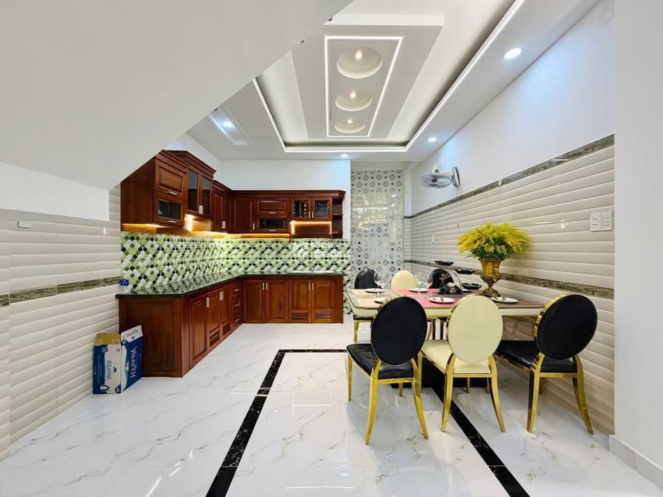 Bán nhà 126/2B Đường số 8 Phường 11, DT 4x16m, 1 trệt 3 lầu. Giá 8,6 tỷ TL