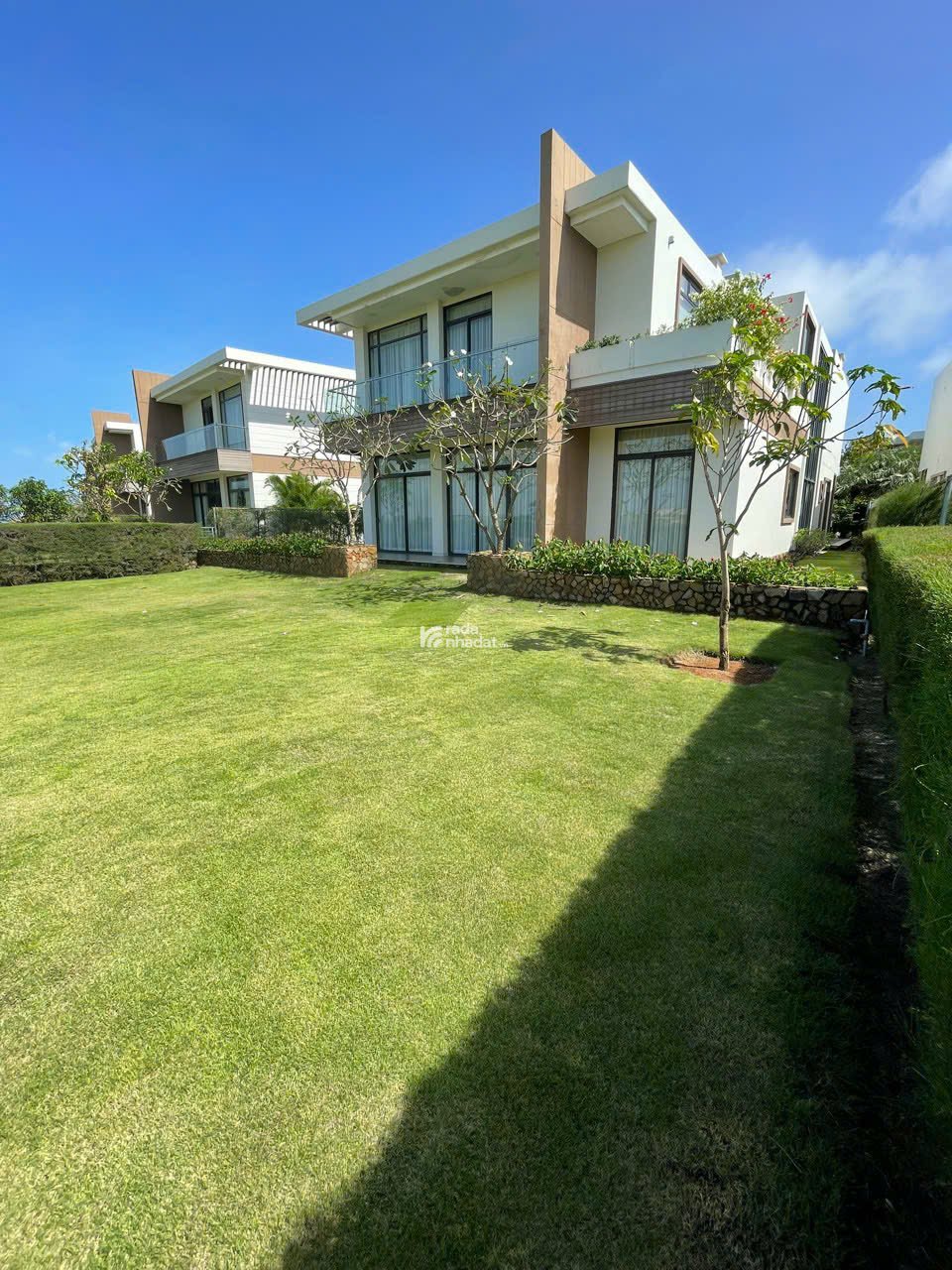 BÁN BIỆT THỰ CAM RANH  DT;453.8m2 - SỔ LÂU DÀI LIỀN KỀ SÂN BAY GIÁ CHỈ 24,5TY
