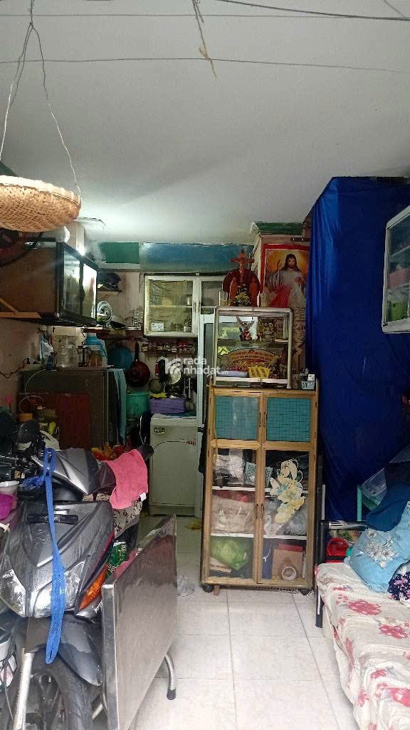 Nhà bán mặt tiền đường Hoàng Diệu sát QUẬN 1, XE HƠI NGỦ TRƯỚC NHÀ giá CHỈ HƠN 2 TỶ