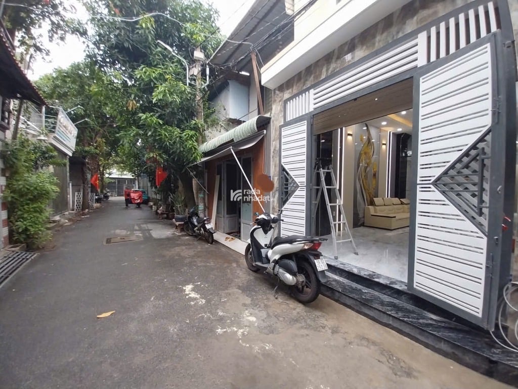 BÁN NHÀ LÊ VĂN KHƯƠNG HIỆP THÀNH QUẬN 12 - DIỆN TÍCH 61.3m - 1 TRỆT 3 LẦU CÓ THANG MÁY - HXH - 7.5T