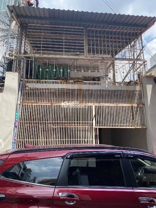 NHÀ HẺM XE TẢI THÔNG - SỔ VUÔNG ĐẸP NHƯ HOA HẬU -