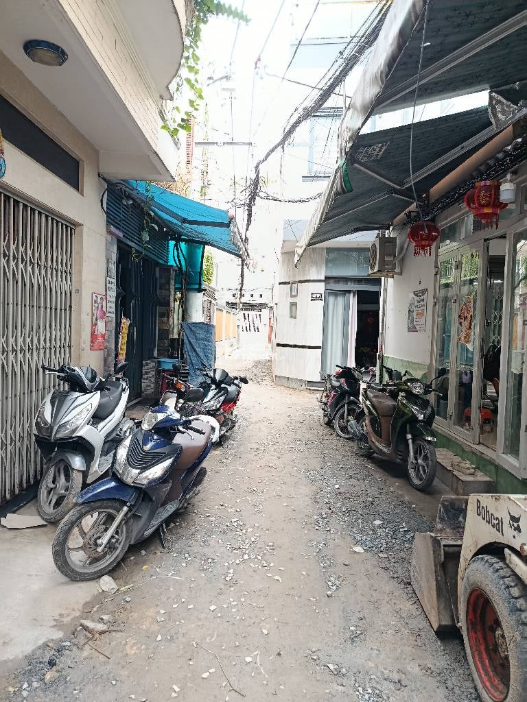 HẺM XE HƠI SÁT NHÀ, HỒNG LẠC, TÂN BÌNH, 63M2 TIỆN XÂY. GIẢM 350TR CHỈ 6T 