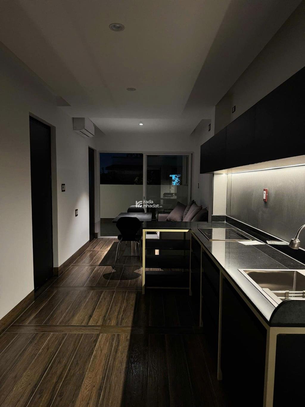 CĂN HỘ DỊCH VỤ SANG TRỌNG - THÔNG MINH - HIỆN ĐẠI - XE HƠI TỚI NƠI - CÁCH MẶT TIỀN ĐƯỜNG CHỈ 30M