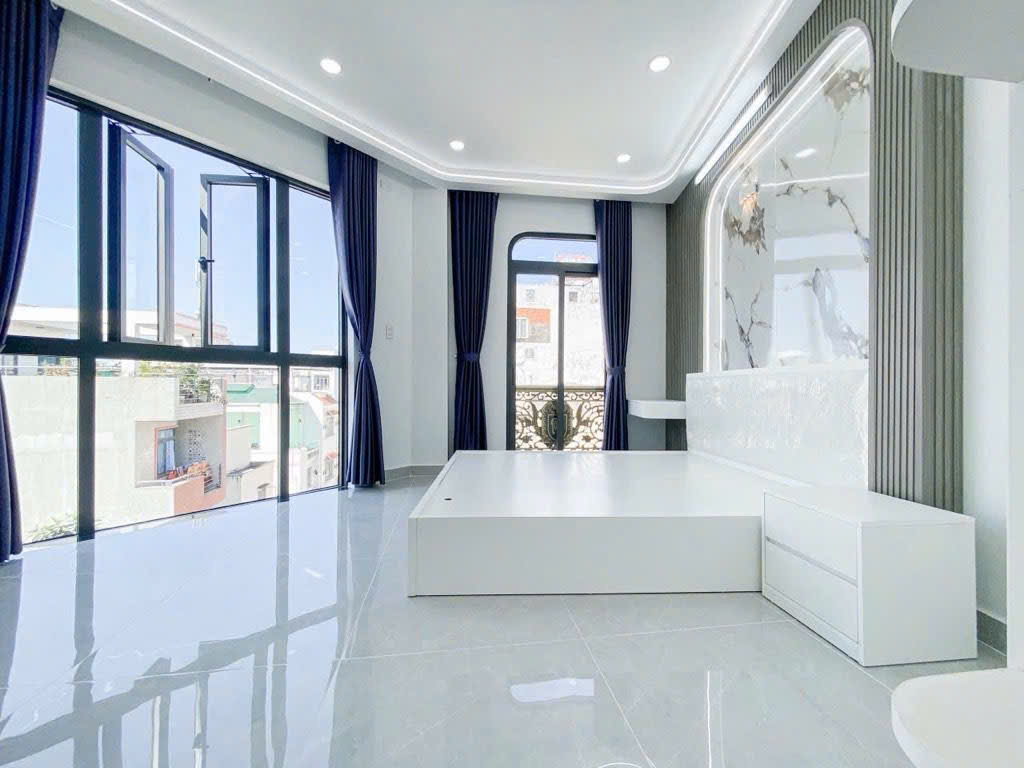 Siêu phẩm 5 tầng HXH Hoàng Xuân Hoành, 60m2, 6.6x11, 5PN, full nội thất, chỉ 8.6 tỷ