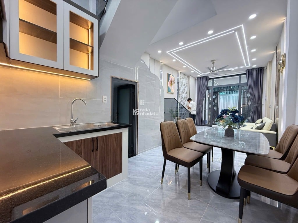 3.7*14m chính chủ cần bán gấp tặng nôi thất