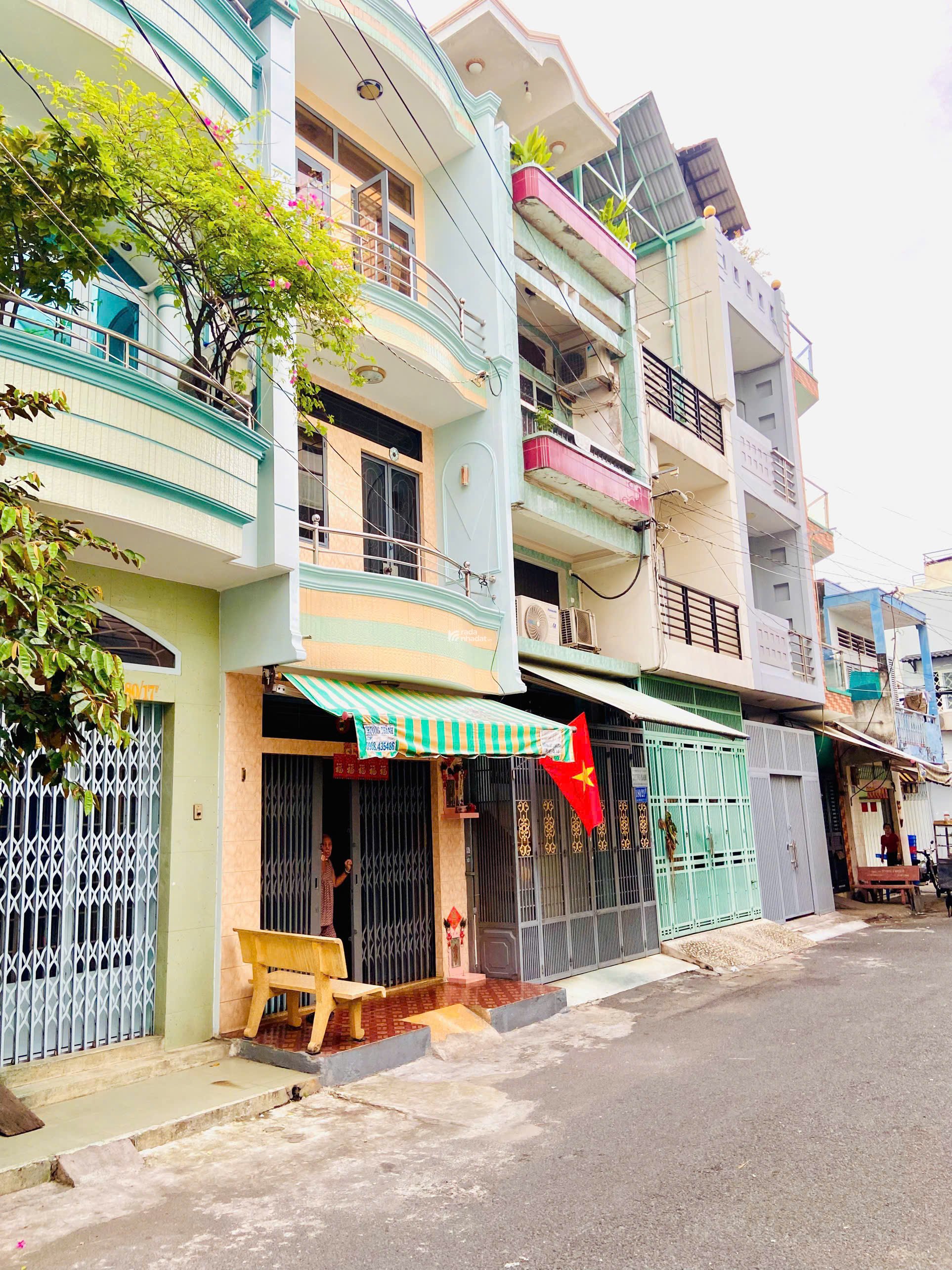 Bán nhà HXH Đường Lạc Long Quân,3.5x13m,3 tầng, nhà mới giá 8,9 tỷ còn giảm