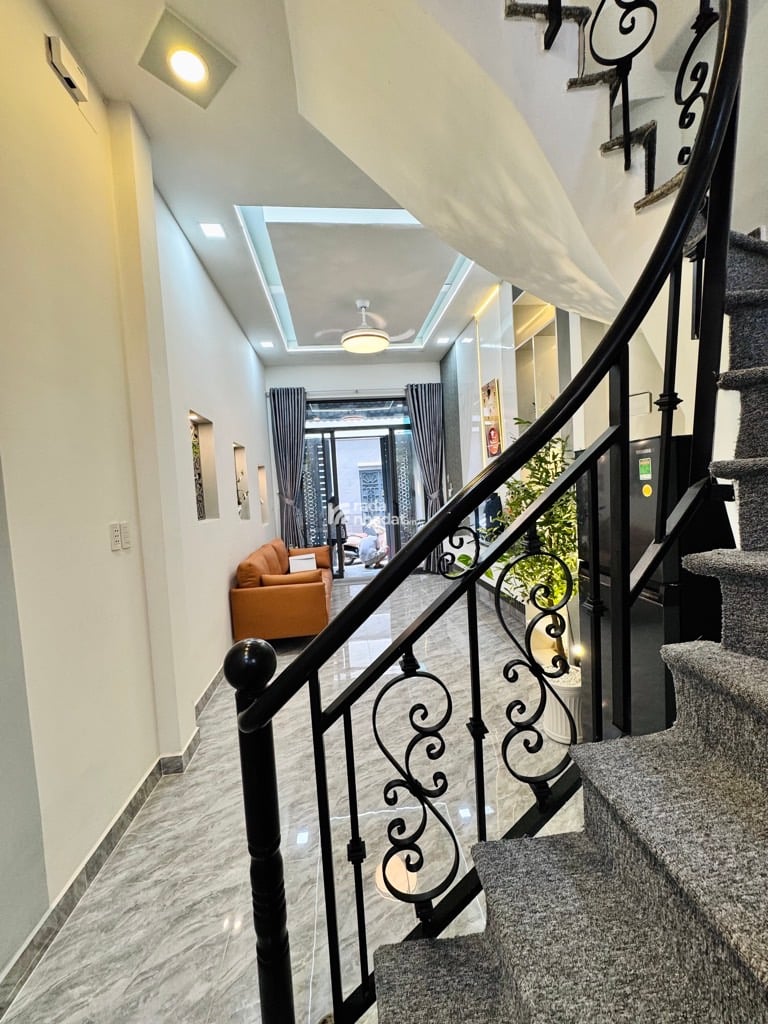 NGAY SÂN BAY, HXH TRƯỜNG SA, TÂN BÌNH, 36M2 CÓ KC Ở NGAY. GIẢM 350TR CHỈ CÒN 6.5T TL TL 