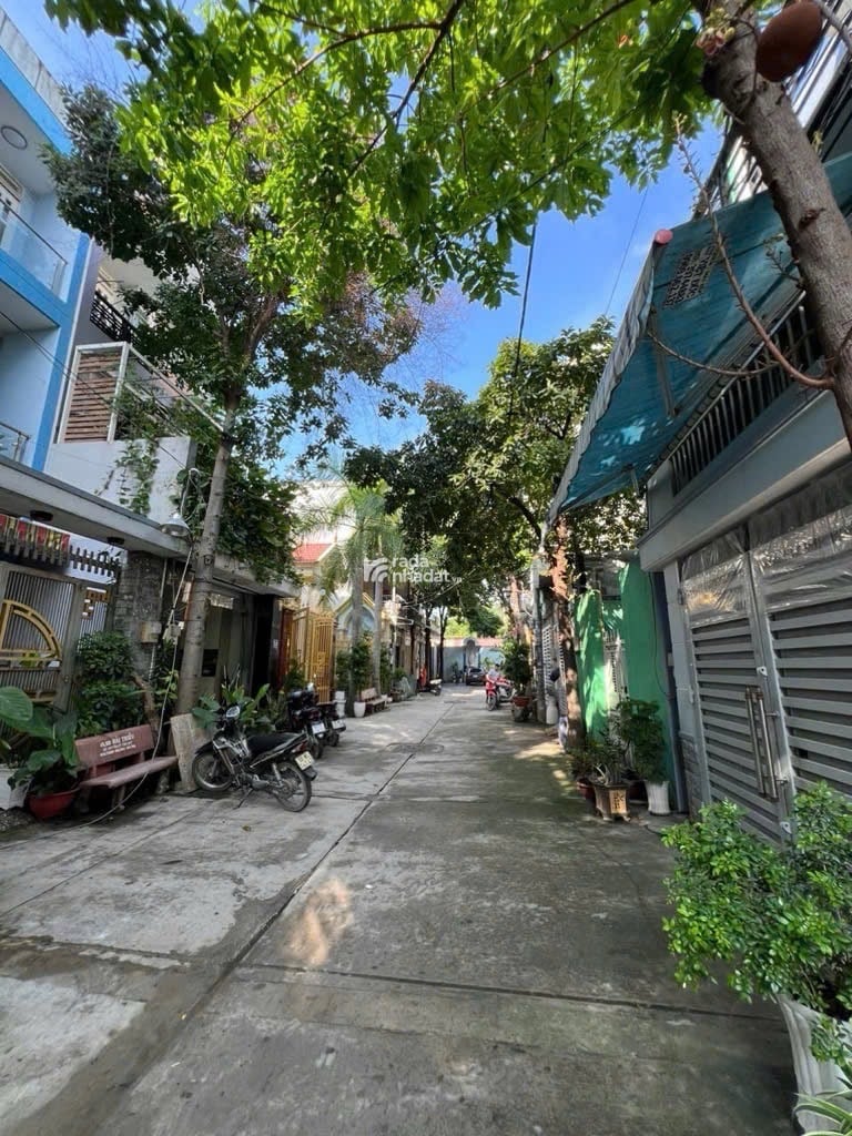  NHÀ 3 TÂNG BTCT NGAY NHÀ THỜ BÌNH THUẬN  TÂN KỲ TÂN QUÝ - BHH - BÌNH TÂN