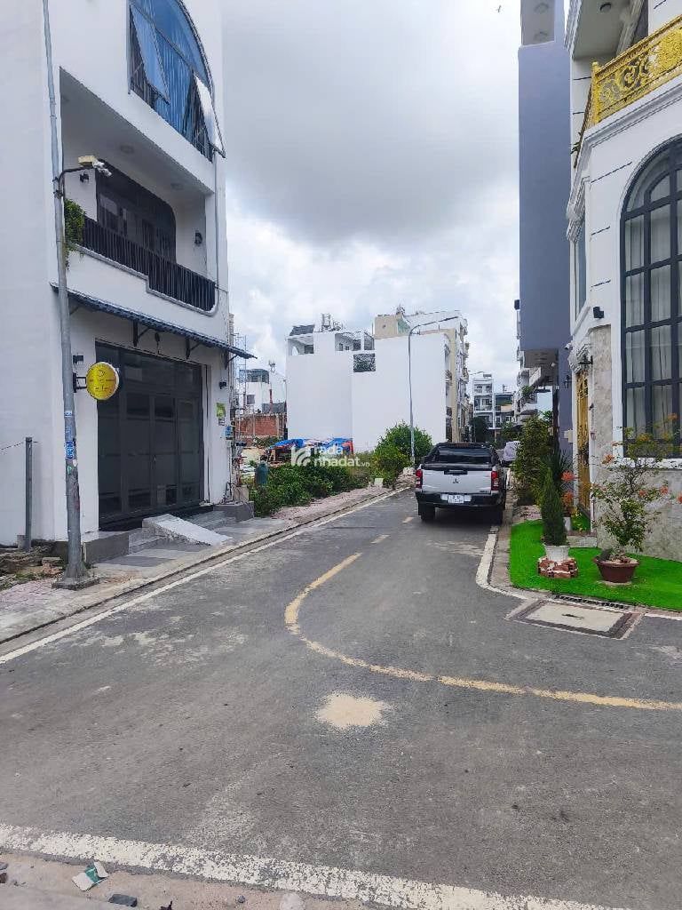 NHÀ 1 TRỆT 2 LẦU SÂN THƯỢNG - HAI MẶT HẺM XE HƠI - CÓ SÂN CÔNG VIÊN TO DÙNG TRƯỚC NHÀ