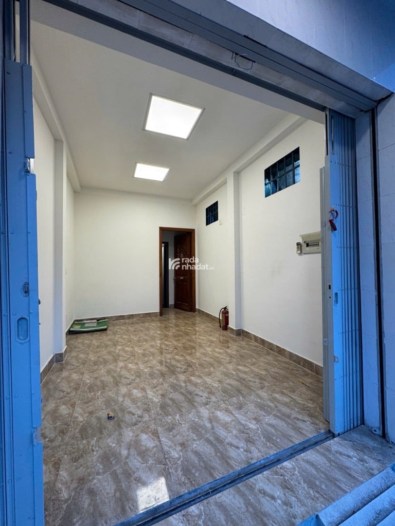NHÀ MTKD 2 TẦNG CÁCH QUẬN 1 CHỈ 2KM, 30M2, NGANG 3,6M, SHR, NHỈNH 5T